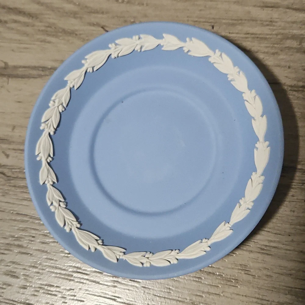 Wedgwood Blue Jasperware Dancing Hours tea cup and saucer - Picture 5 of 6